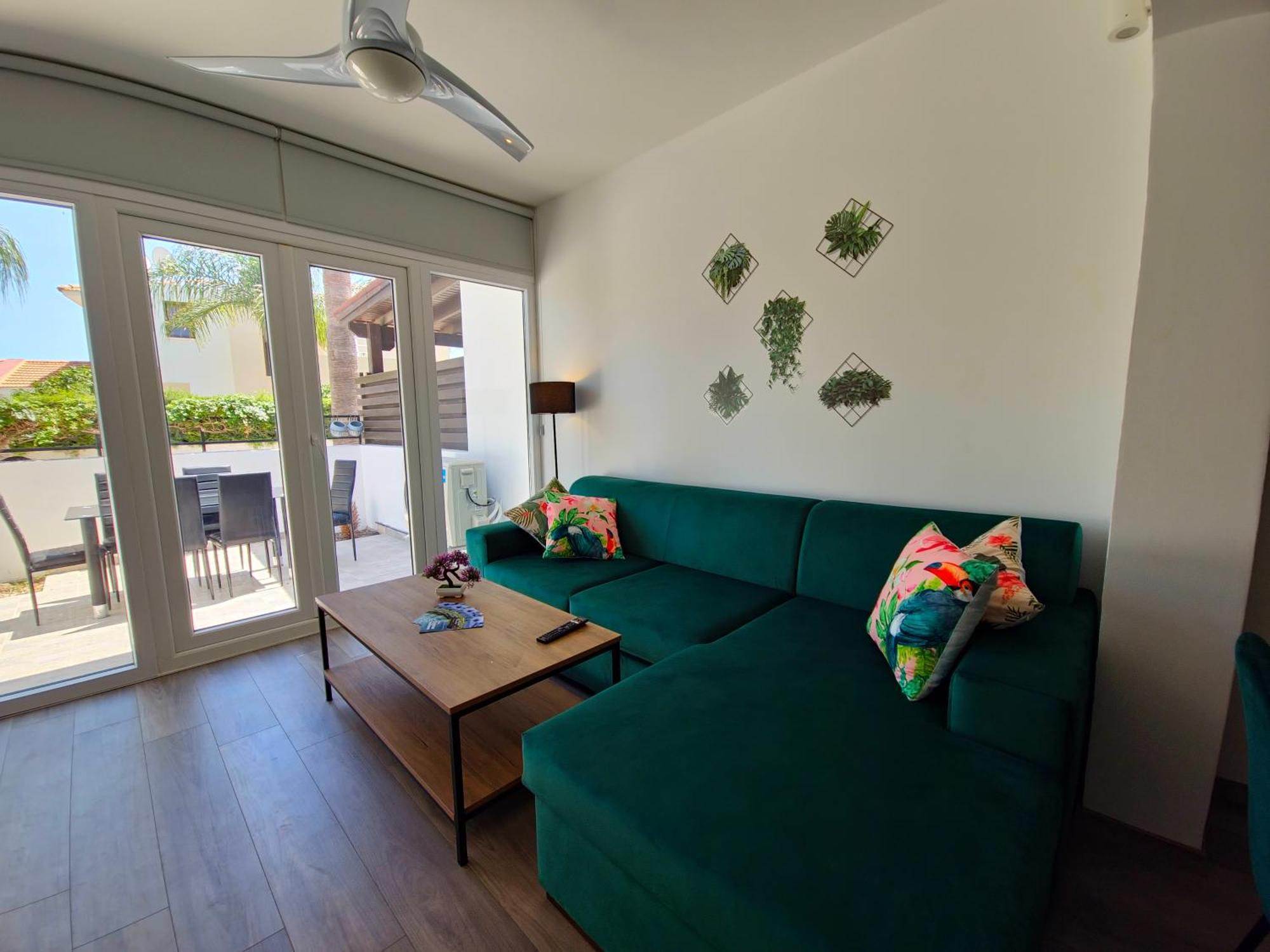 Oroklini Star 3 Apartment Larnaca Bagian luar foto
