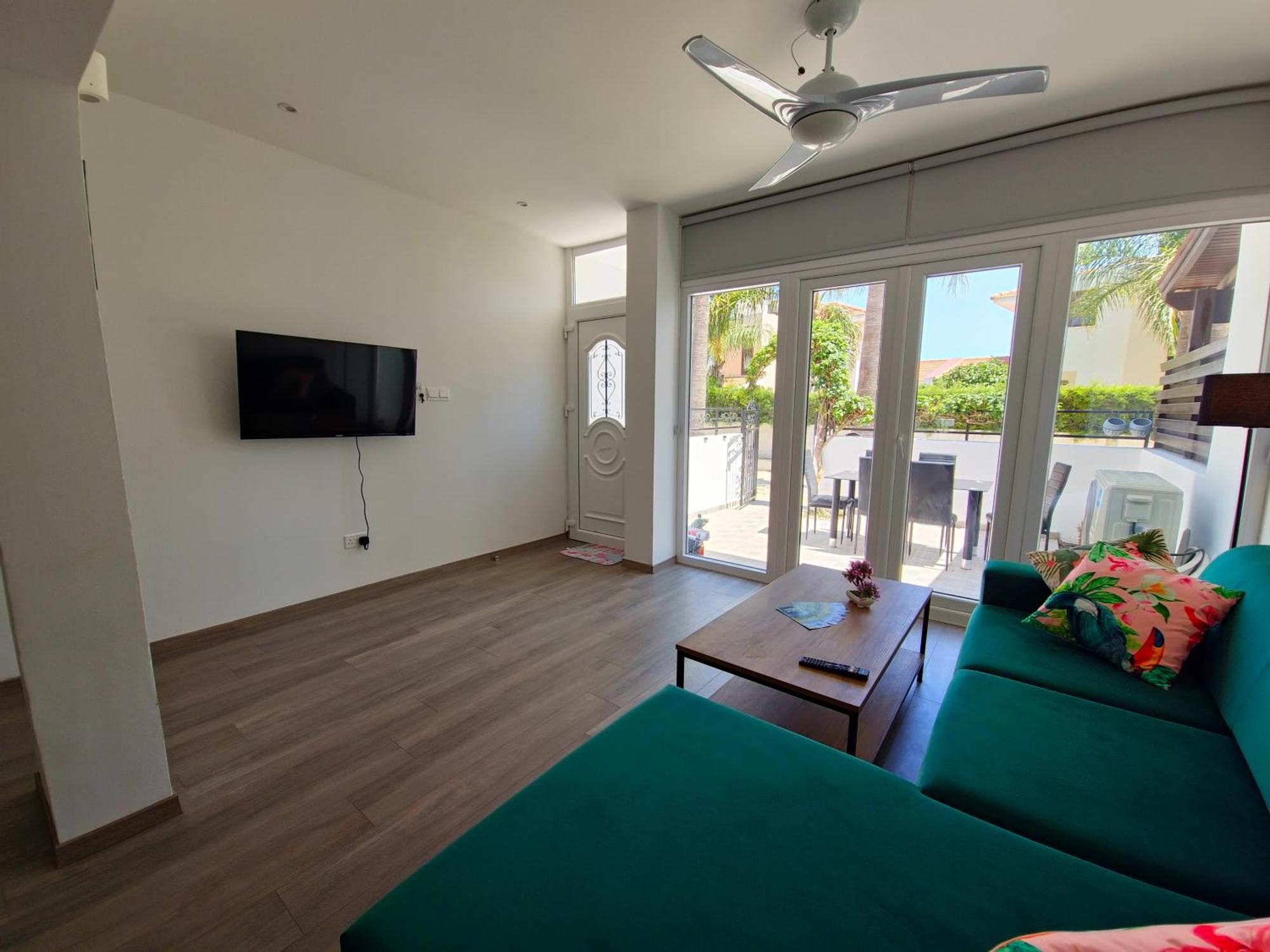 Oroklini Star 3 Apartment Larnaca Bagian luar foto