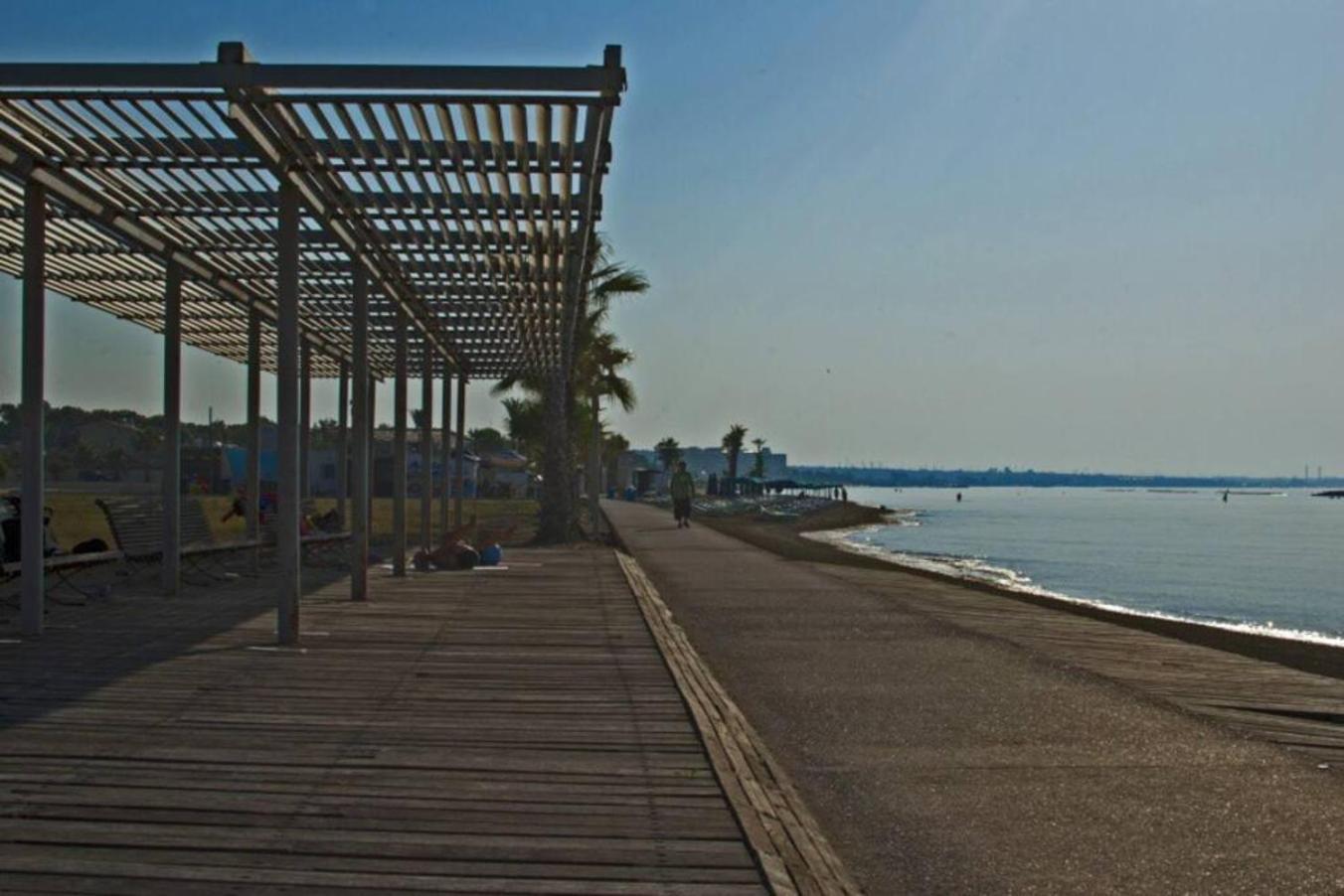 Oroklini Star 3 Apartment Larnaca Bagian luar foto