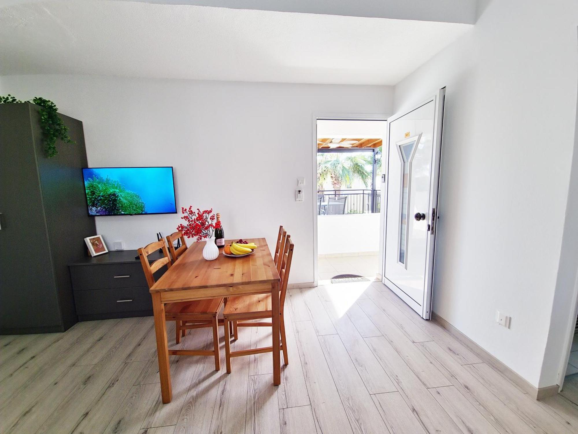 Oroklini Star 3 Apartment Larnaca Bagian luar foto