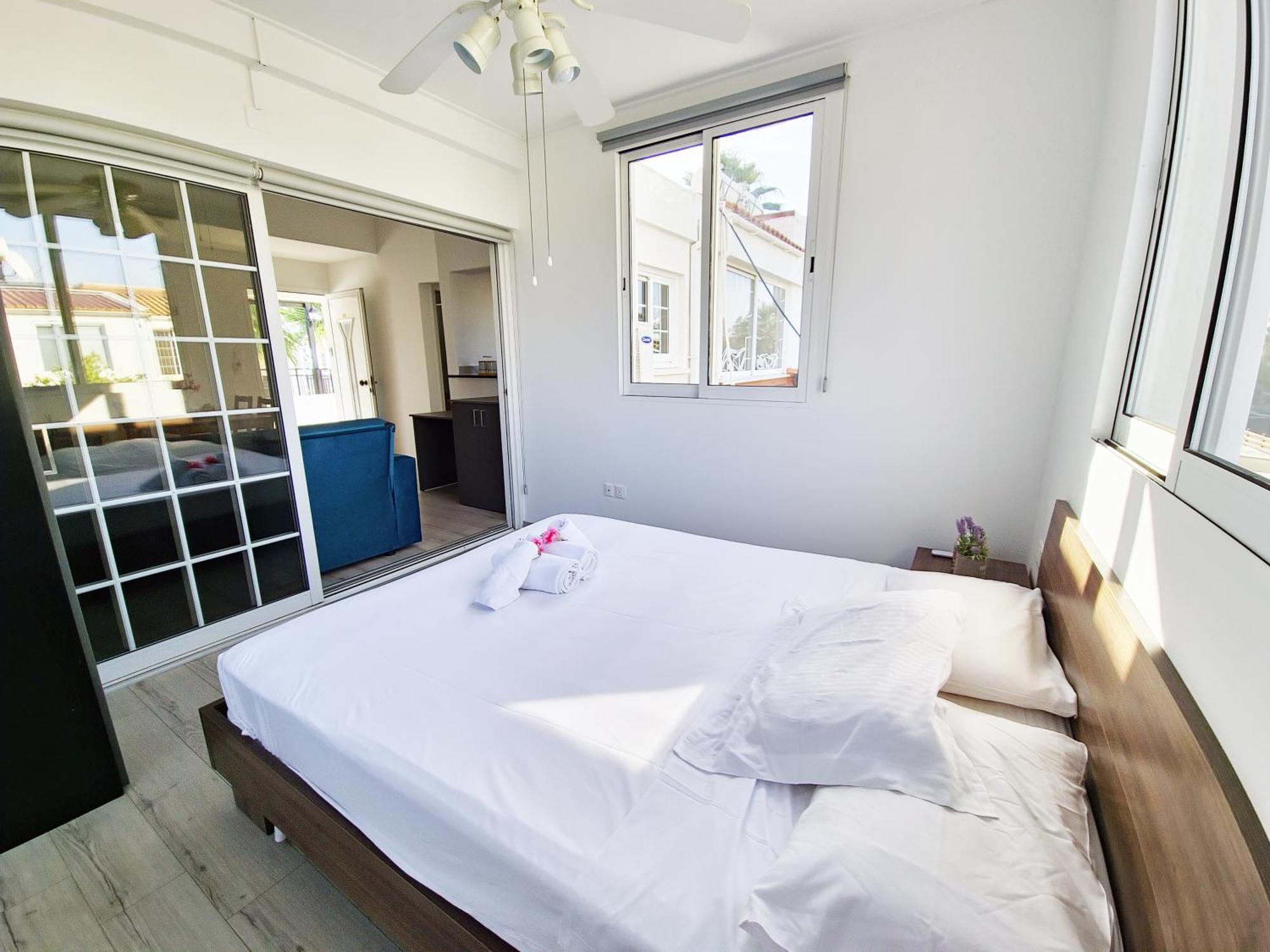 Oroklini Star 3 Apartment Larnaca Bagian luar foto
