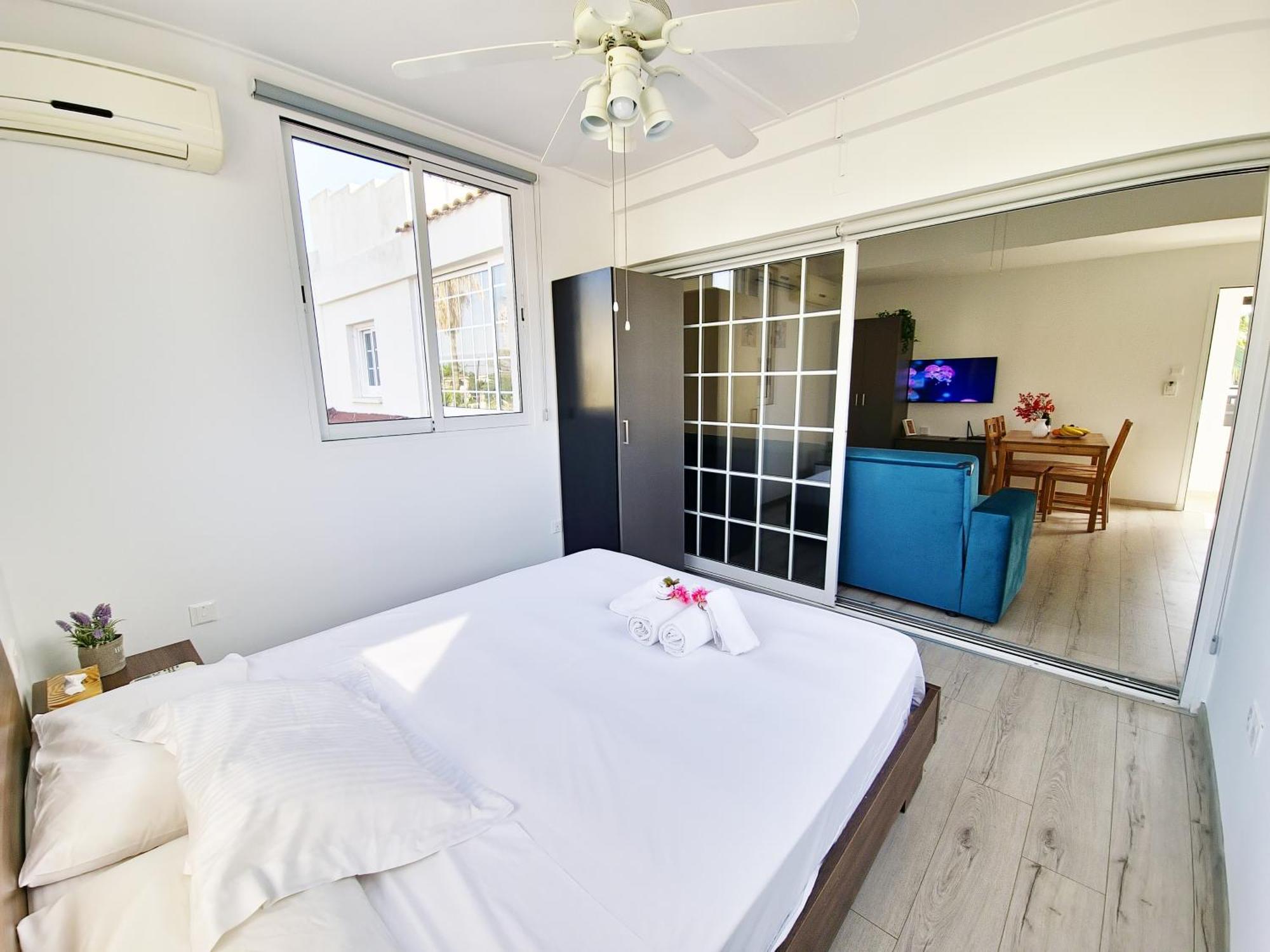 Oroklini Star 3 Apartment Larnaca Bagian luar foto