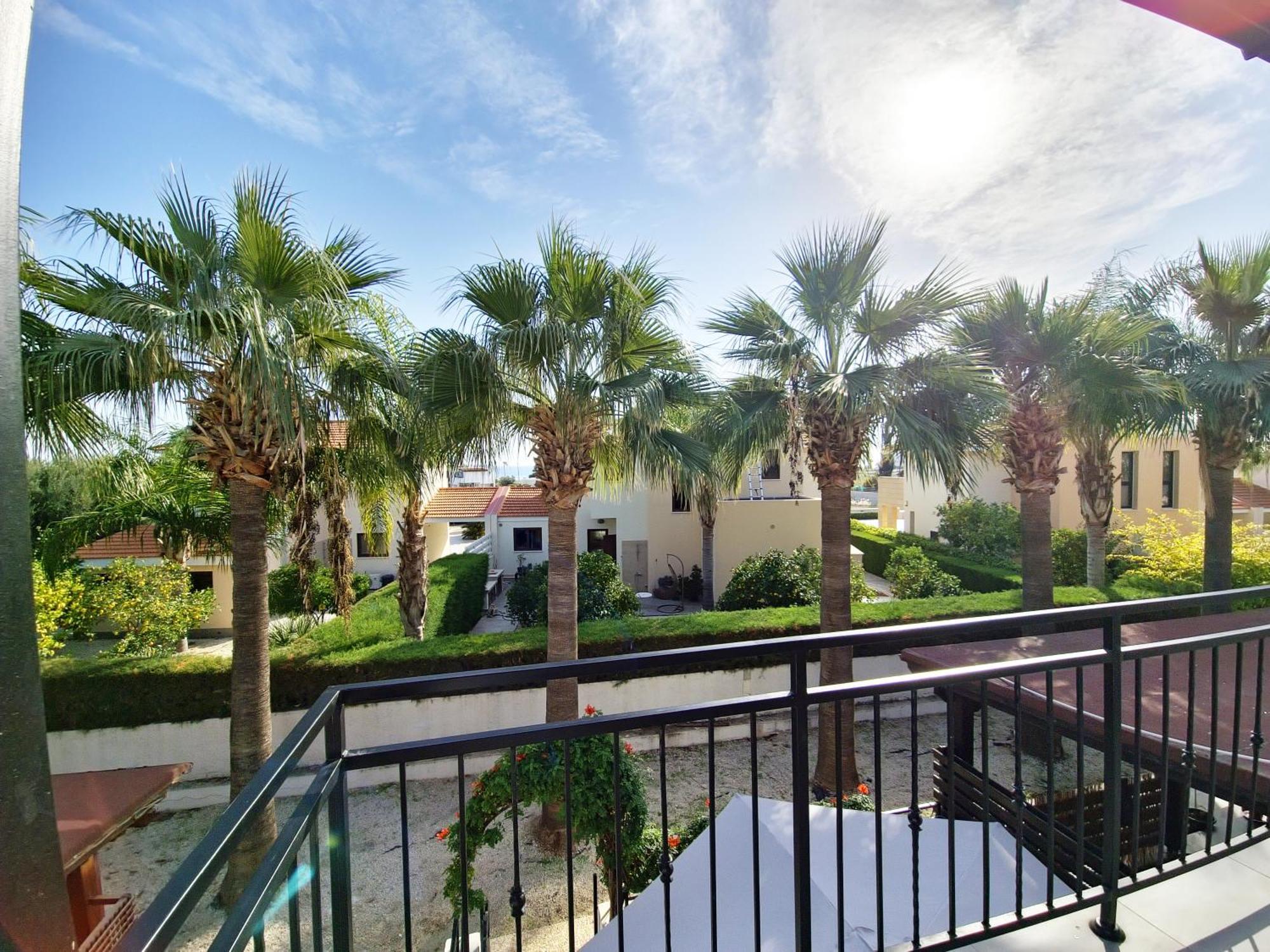 Oroklini Star 3 Apartment Larnaca Bagian luar foto