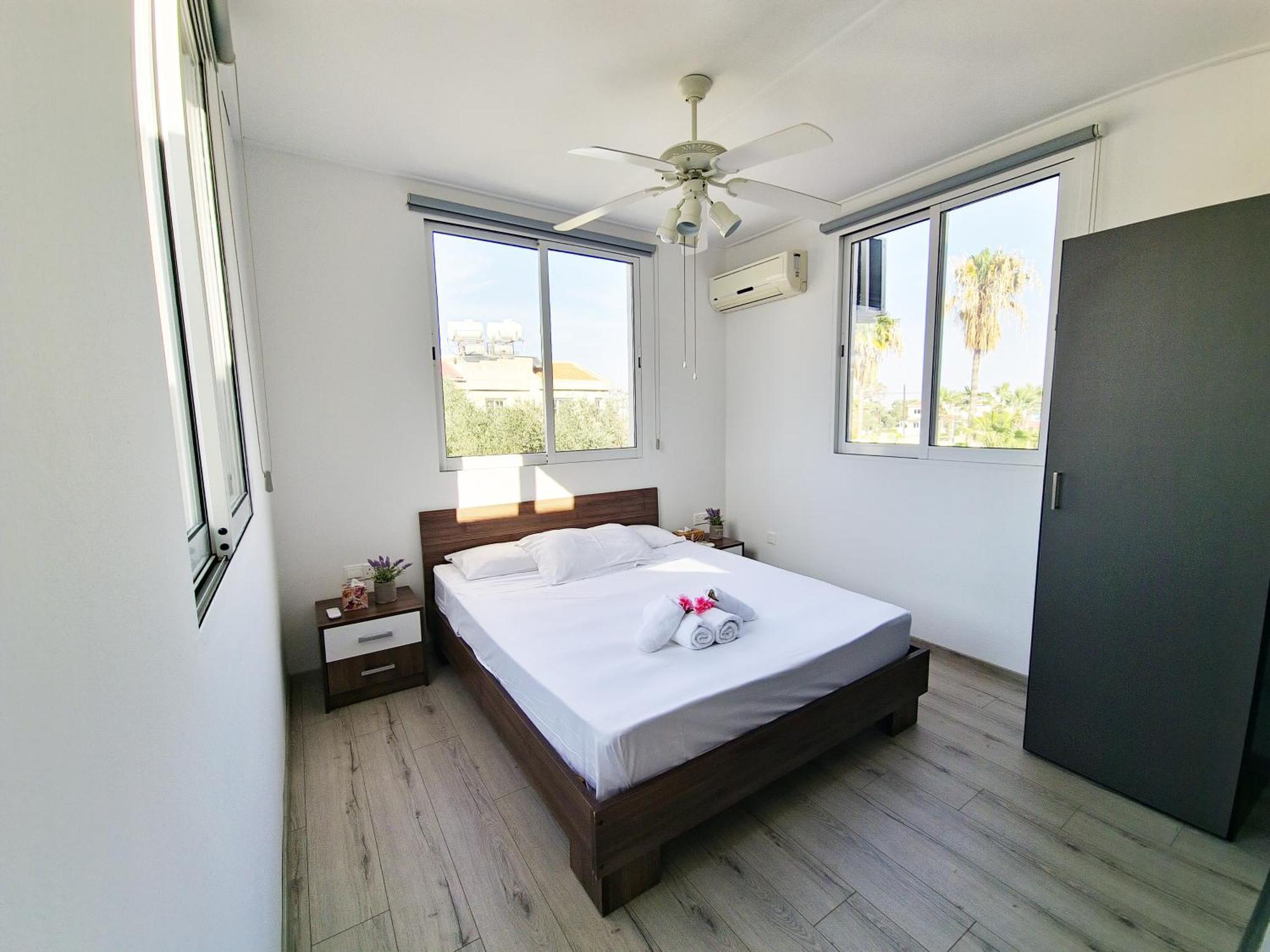 Oroklini Star 3 Apartment Larnaca Bagian luar foto
