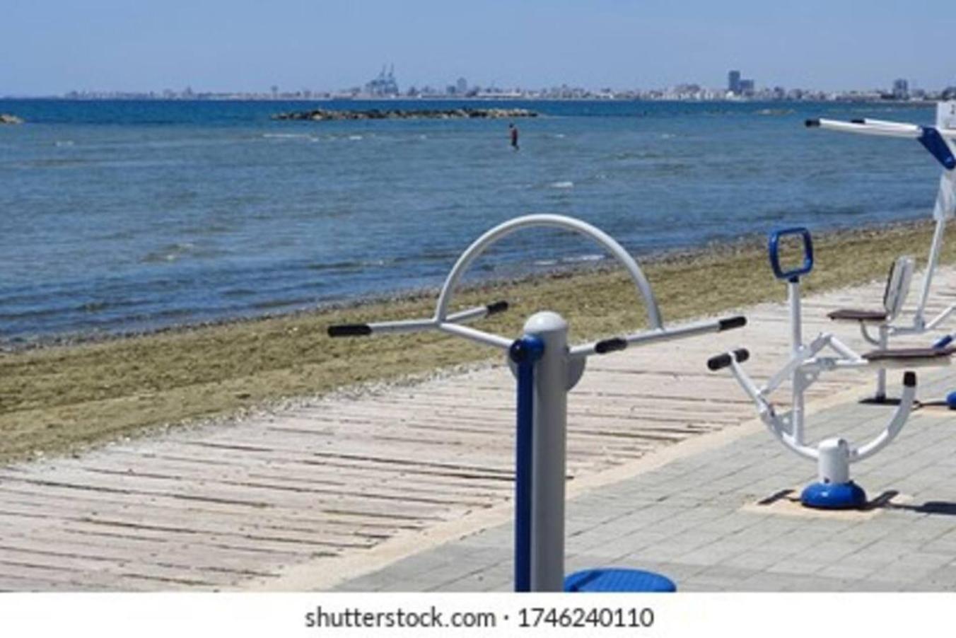 Oroklini Star 3 Apartment Larnaca Bagian luar foto