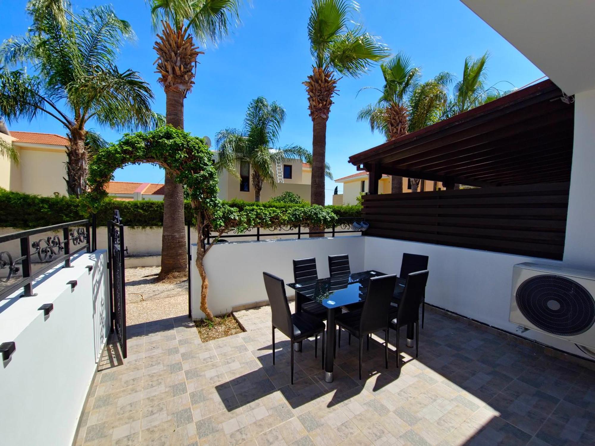 Oroklini Star 3 Apartment Larnaca Bagian luar foto